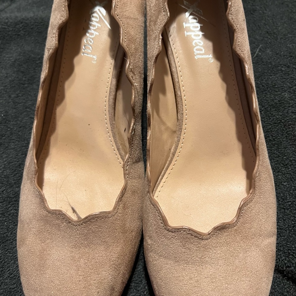 XAppeal Womens Chunky Nude Suede Pumps Size 8